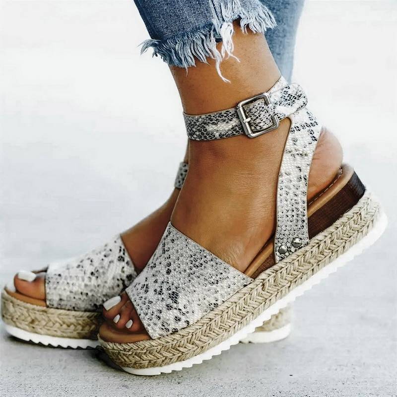 Simple Styled Platform Sandals Simple Styled Platform Sandals
